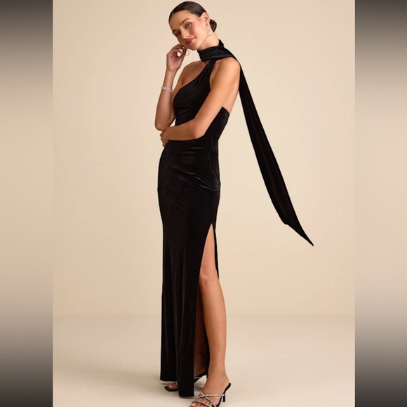 Lulu's Black Velvet One-Shoulder Dress - Picture 4 of 7